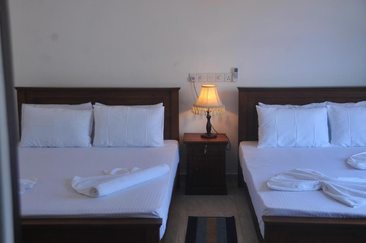 Nethum Beach House Hikkaduwa Kültér fotó