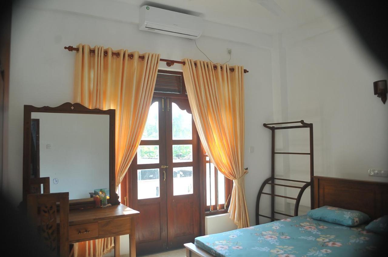 Nethum Beach House Hikkaduwa Kültér fotó