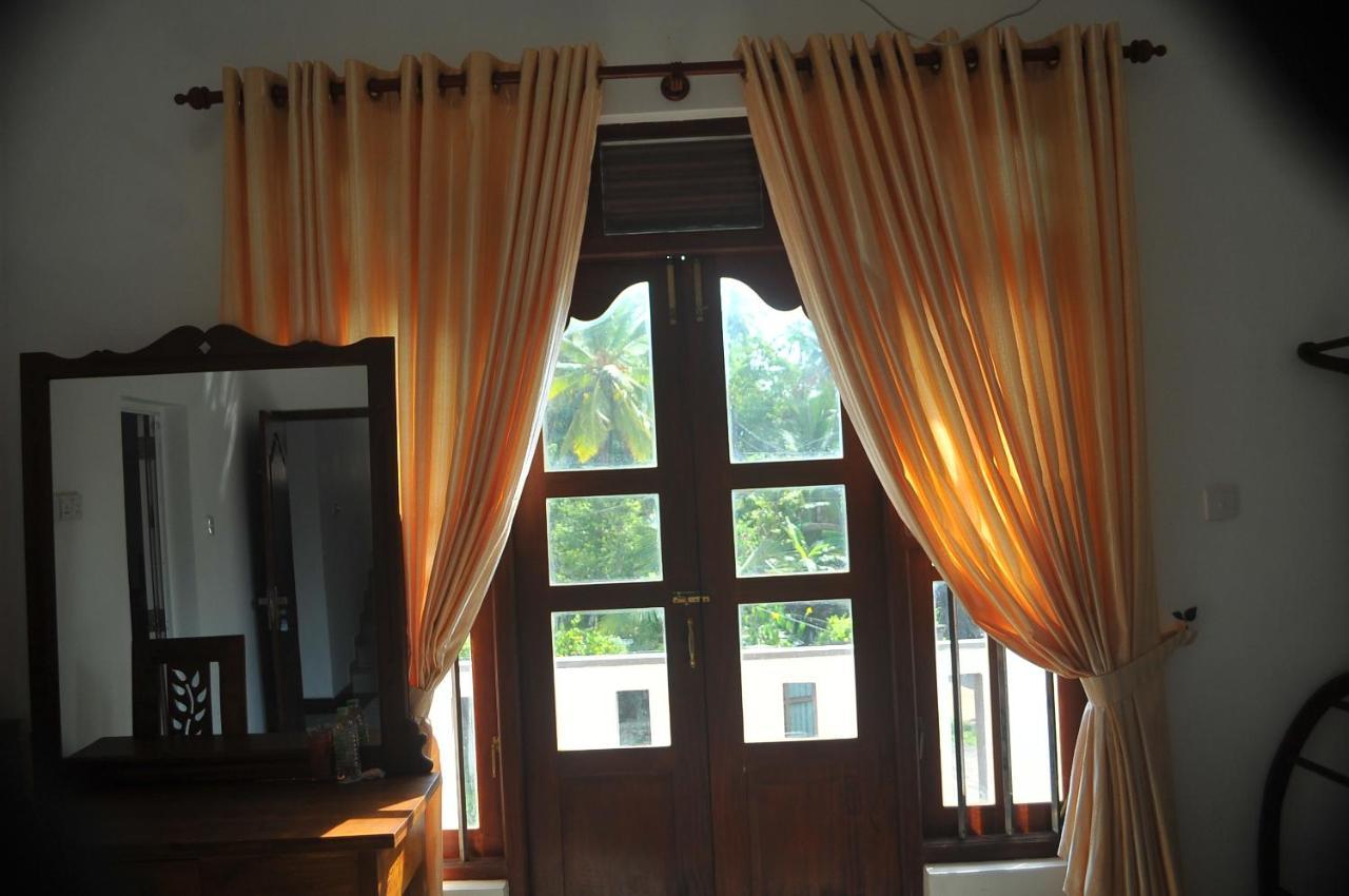 Nethum Beach House Hikkaduwa Kültér fotó