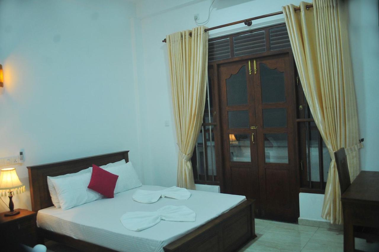 Nethum Beach House Hikkaduwa Kültér fotó